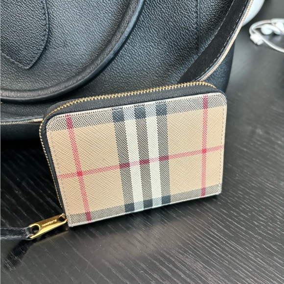Burberry wallet. - Picture 1 of 3